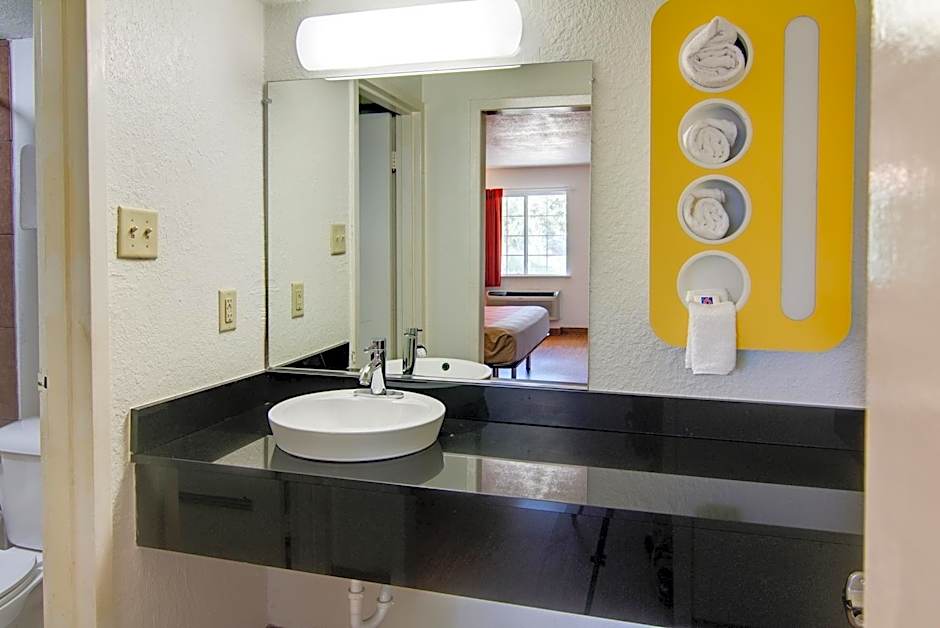Motel 6-Mount Pleasant, TX