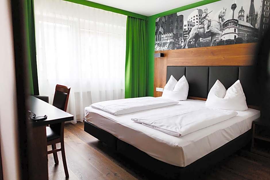 Photo 1 of 32 of Bellevue Hotel