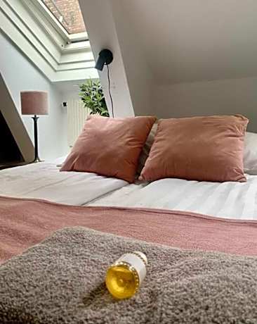 Standard King Room with Shared Bathroom