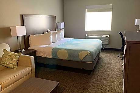 1 King Bed Suite Non-Smoking