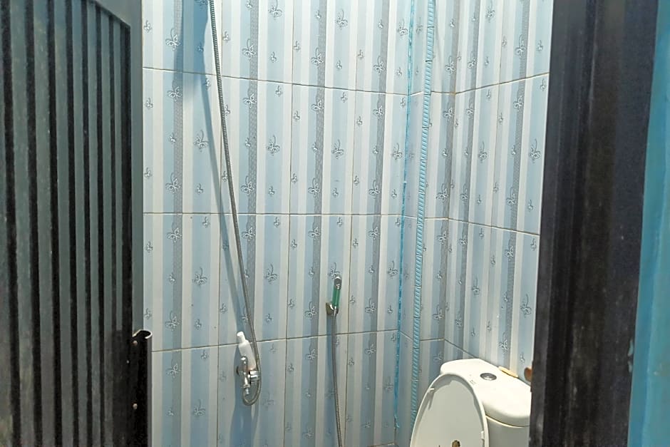 OYO 93875 Tifar House Near Lapangan Raja-raja