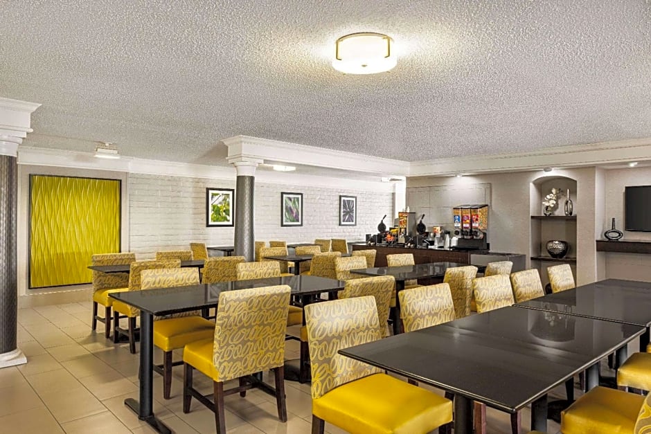 La Quinta Inn San Antonio I-35 N at Toepperwein