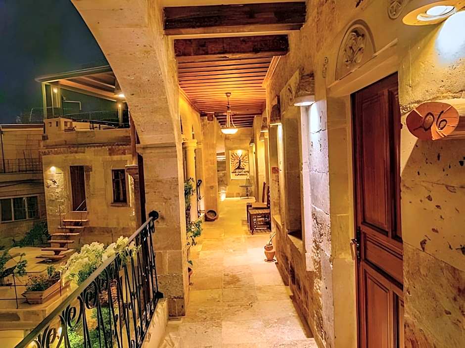Aren Cave Hotel and Art Gallery