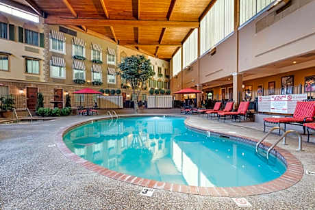 Best Western Plus White Bear Country Inn