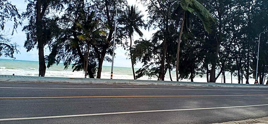 Sammy Seaview Mae Ramphueng Beach Front Golden Elephant บ้านช้างทองวิวทะเลหน้าหาดแม่รำพึง