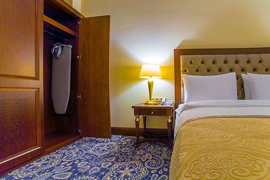 Photo 1 of 5 of Business 1 King Bed Suite