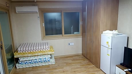 Korean-Style Family Room