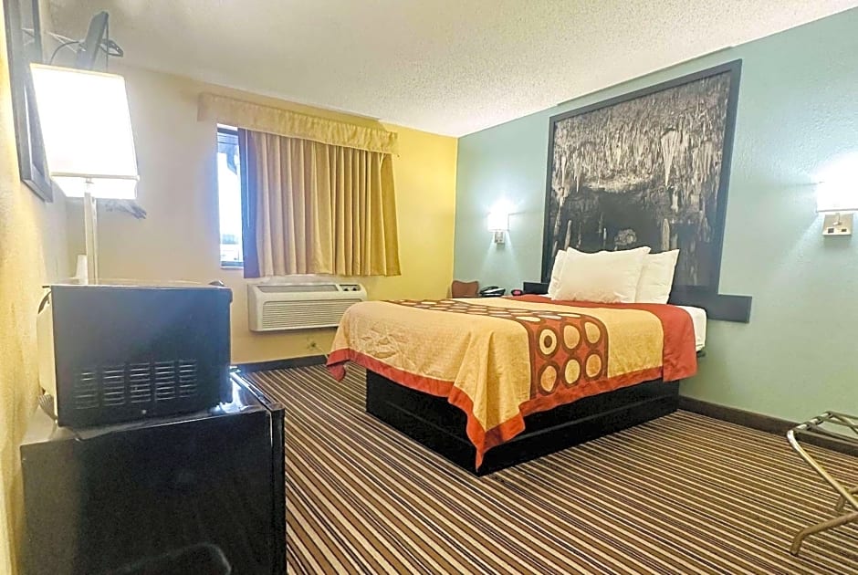 Super 8 by Wyndham Warrenton