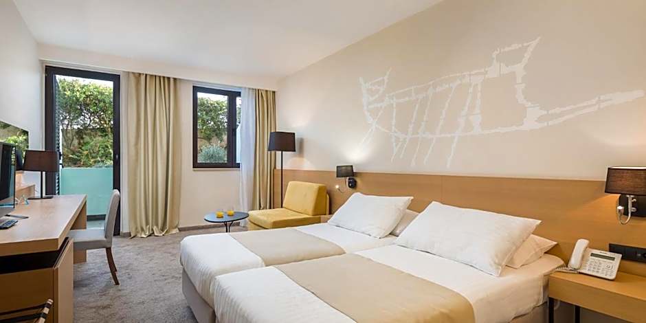 Photo 1 of 5 of Superior Double Room with Balcony and Extra Bed
