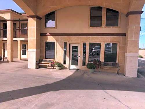 Pinn Road Inn and Suites