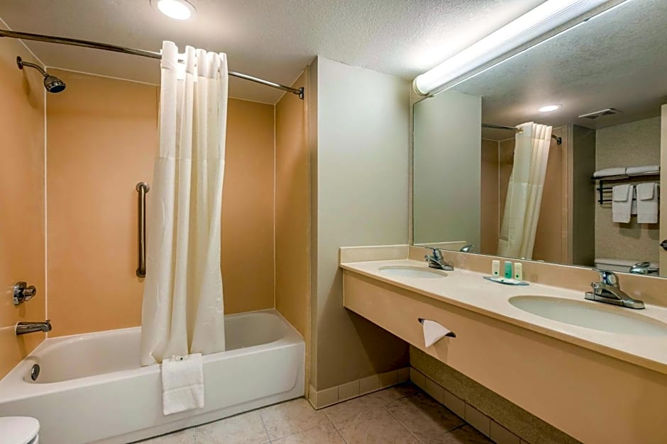 Quality Inn & Suites Tarpon Springs South