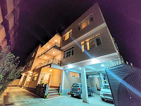 Click Sunburry Hotel Srinagar