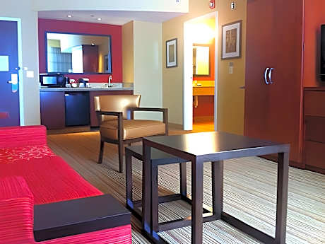 1 Bedroom 2 room Suite, 1 King, Sofa bed