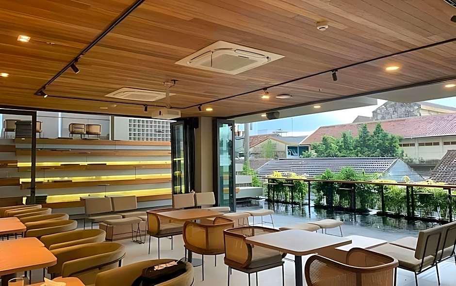 Sans Hotel RG Living Jogja by RedDoorz