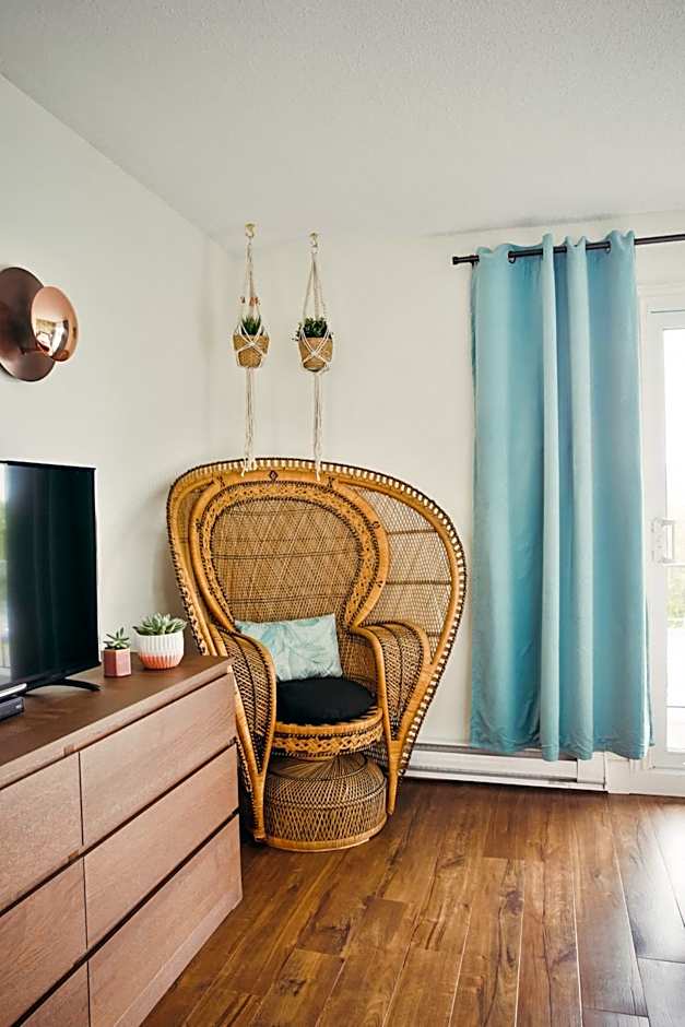 The June Motel, Prince Edward County