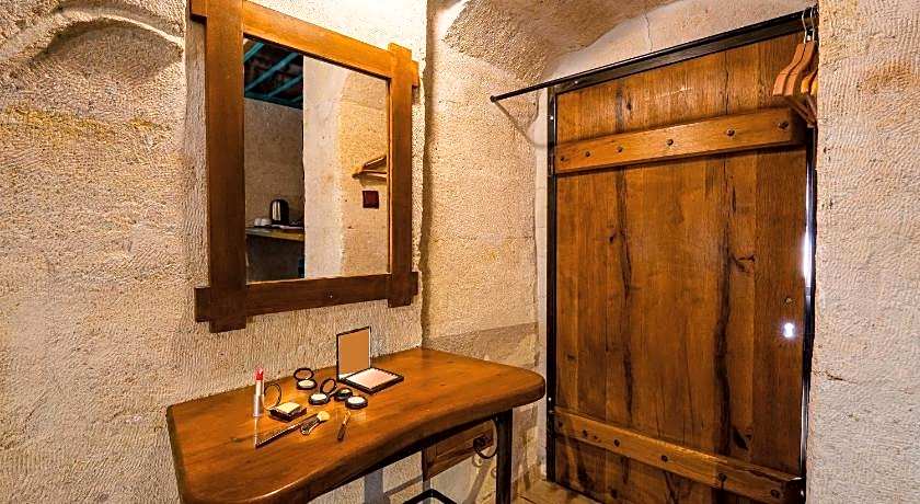 Ares Cave Suites