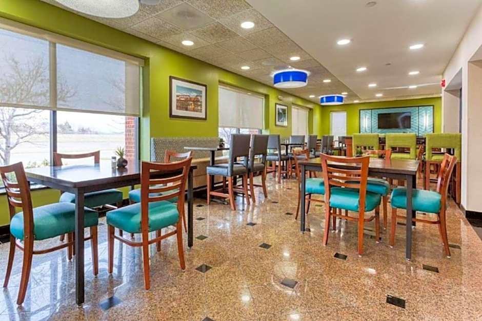 Heritage Inn & Suites St. Louis/Fenton, Trademark by Wyndham