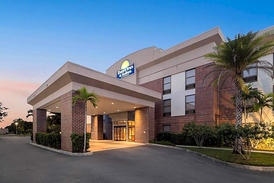 Days Inn & Suites by Wyndham Fort Myers Near JetBlue Park