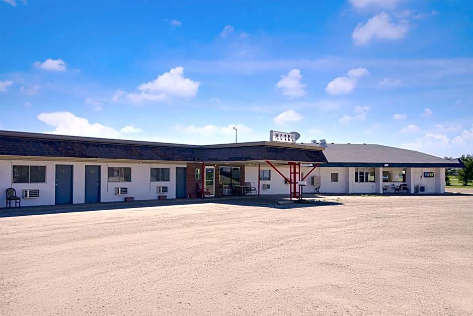 First Inn By OYO Quinter Hwy 70