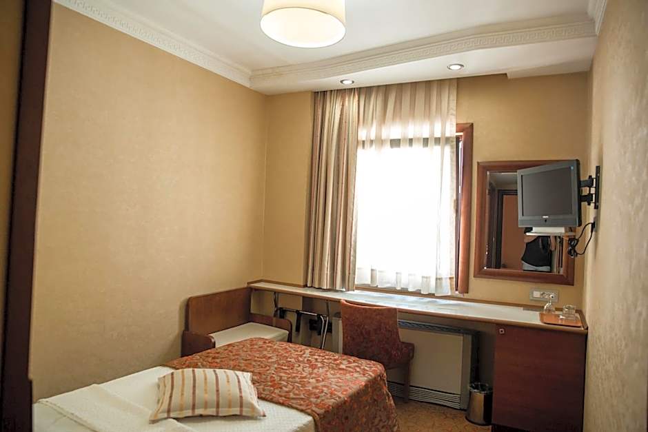 Yuksel Hotel