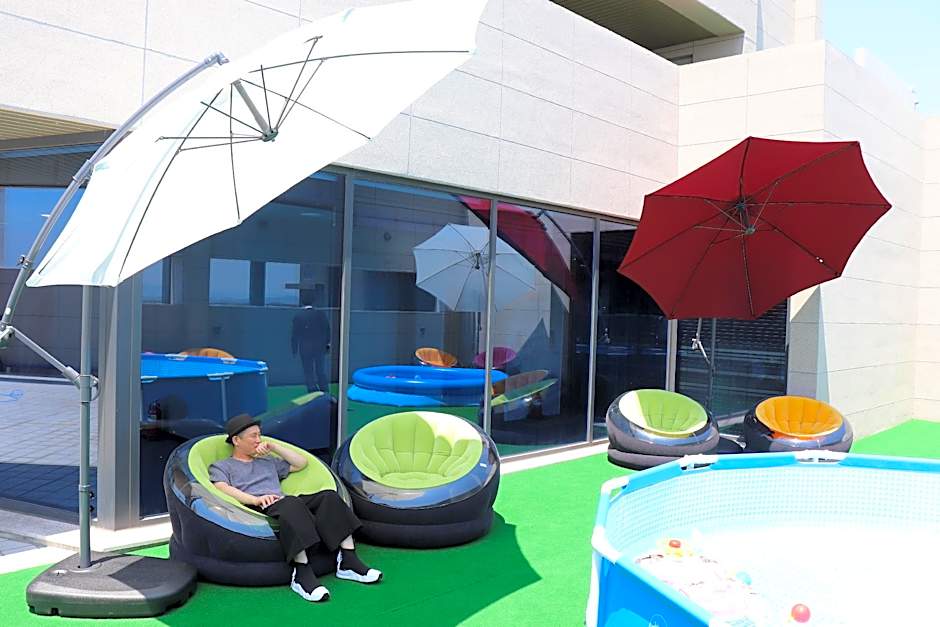 Westernbay Marina Hotel