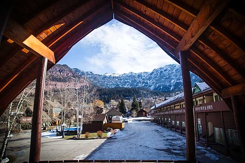 TWIN PEAKS LODGE & HOT SPRINGS