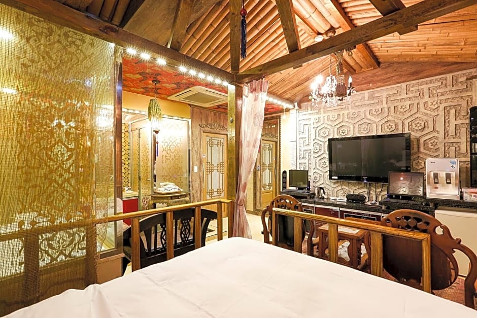 Koam Tourist Hotel