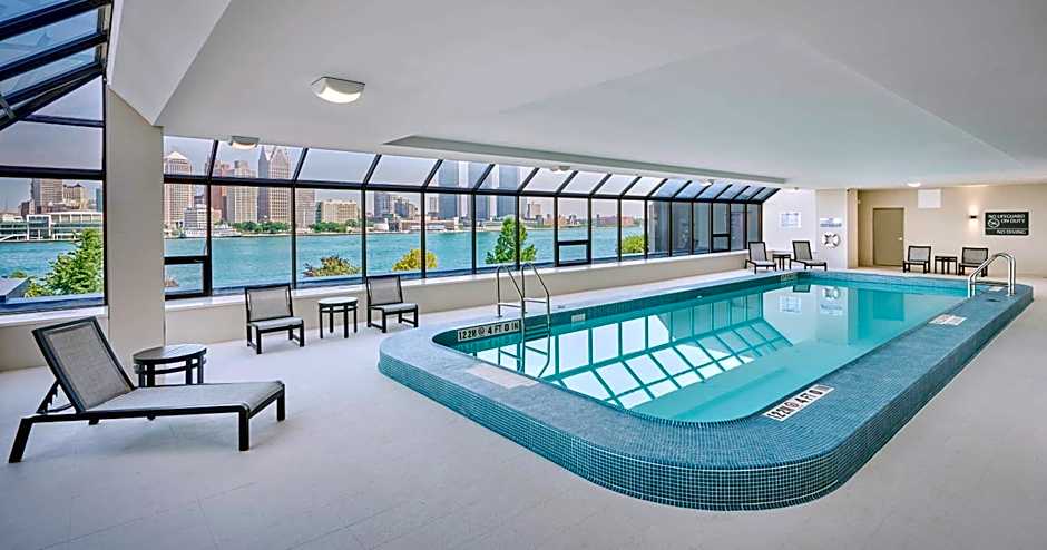 DoubleTree by Hilton Windsor Hotel & Suites