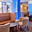 Holiday Inn Express and Suites - Mall of America - MSP Airport By IHG