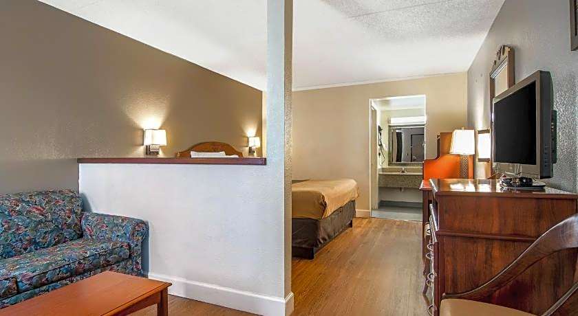 Econo Lodge Inn & Suites Chickamauga