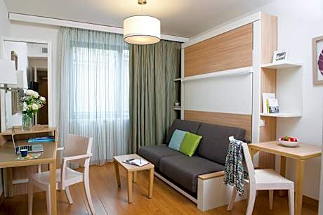 Studio (2 Adults)