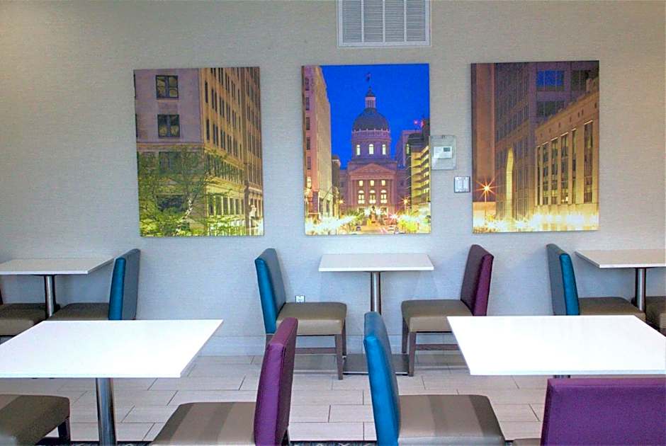 La Quinta Inn & Suites by Wyndham Indianapolis Downtown