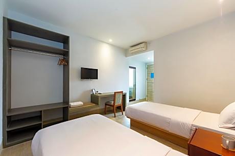Twin Room with Private Bathroom