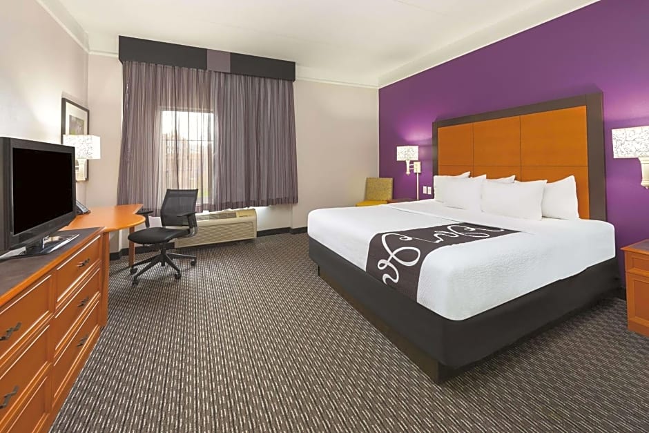 La Quinta Inn & Suites by Wyndham And Conference Center San Angelo