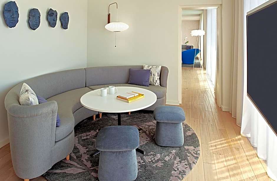 The Valorian Los Angeles, Curio Collection by Hilton