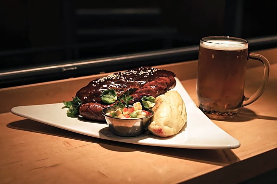 iHOTEL & Conference Centre Red Deer