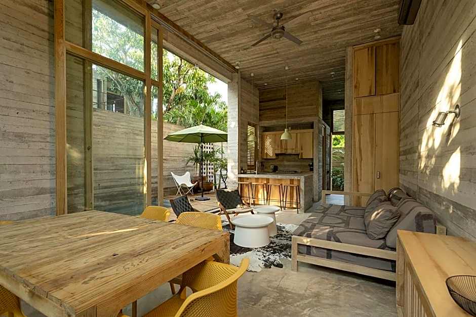 Ona & Nami - Casa Macu Saladita surf break