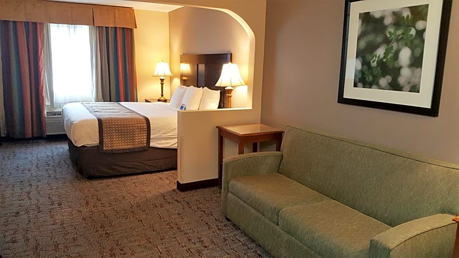 Baymont by Wyndham Belleville Airport Area Free Airport Shuttle