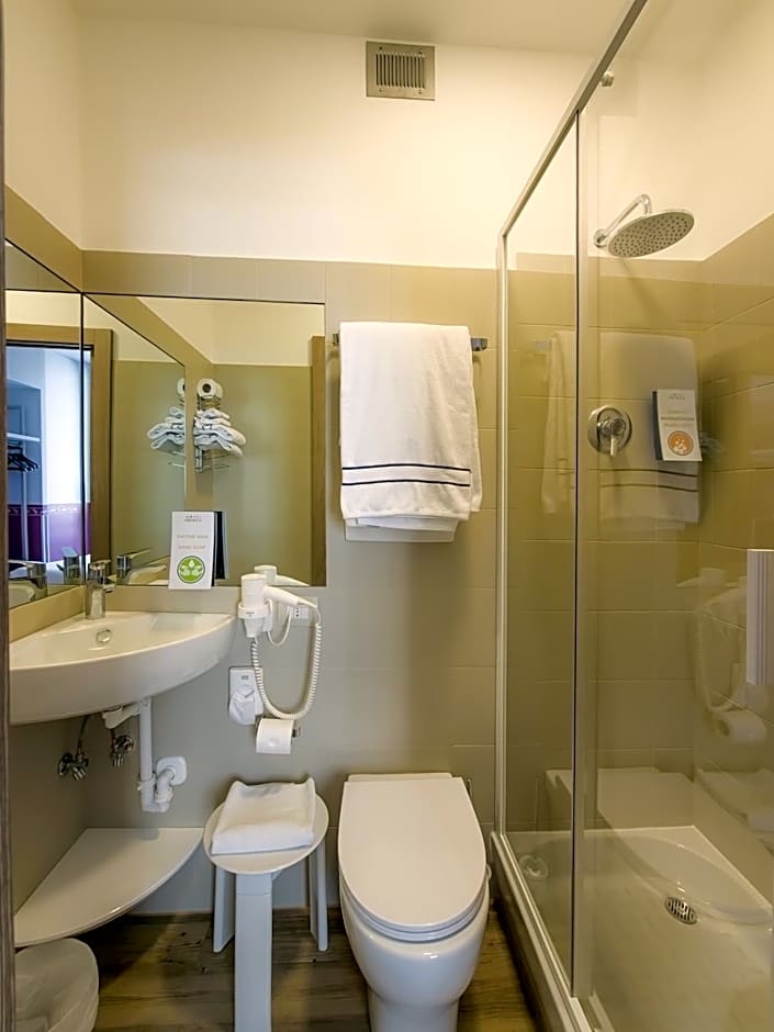 Sure Hotel by Best Western Nologo