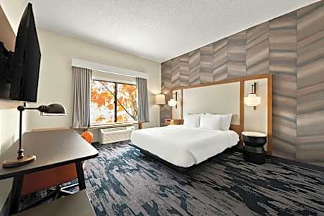 King Room with Roll-In Shower - Mobility Access/Hearing Accessible