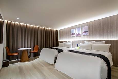 Business Quadruple Room without Garage