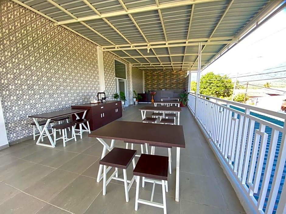 MJ Guest House Pusat Kota Malili Mitra RedDoorz