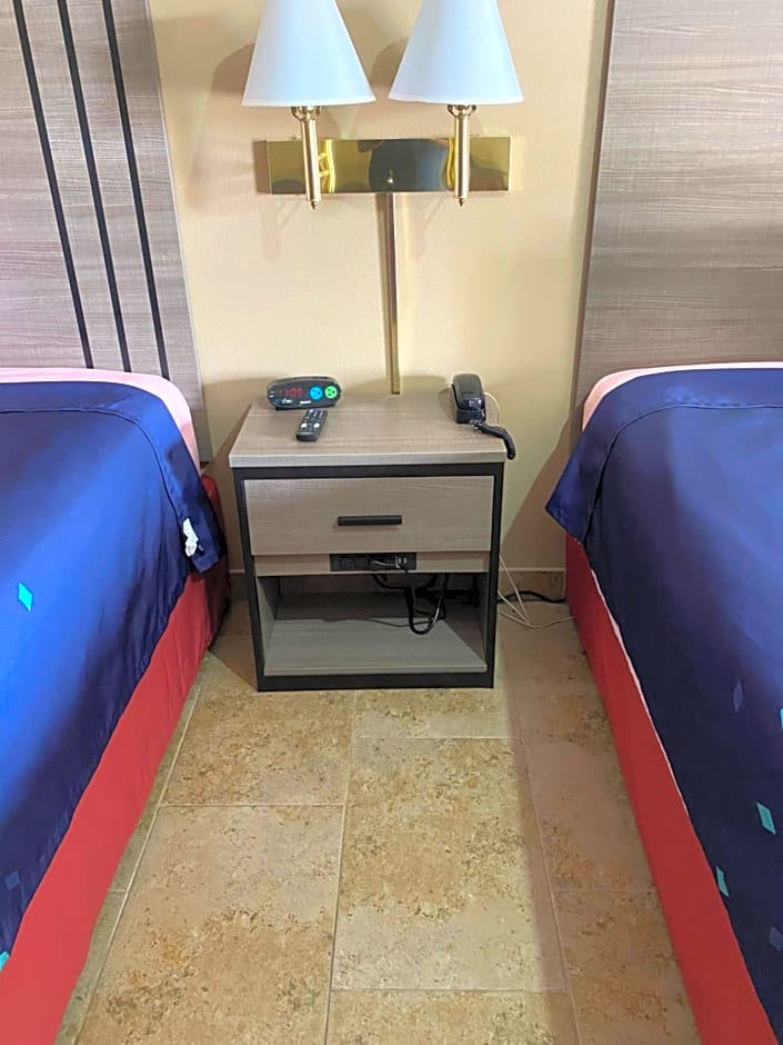 Los Fresnos Inn and Suites