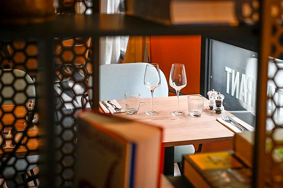 Tribe Paris La Defense Esplanade