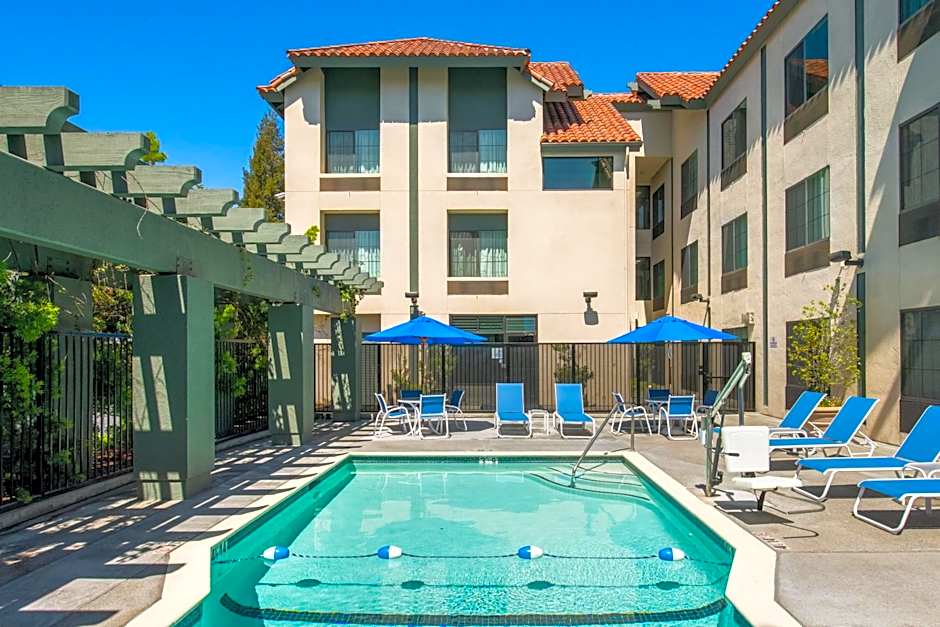 Holiday Inn Express & Suites Santa Clara - Silicon Valley By IHG