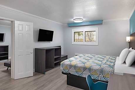 1 King Bed One-Bedroom Suite Non-Smoking