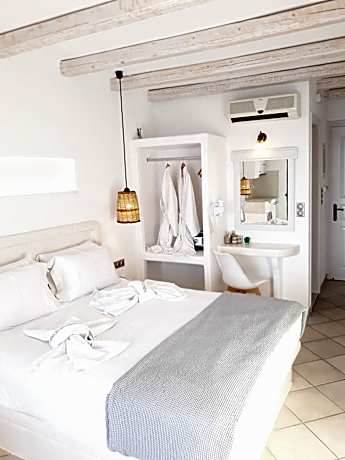 Deluxe Double Room with Balcony and Sea View