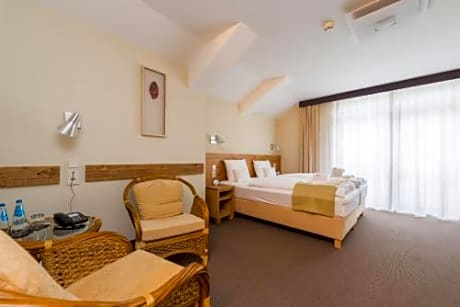 Deluxe Double Room with Balcony - Business Class