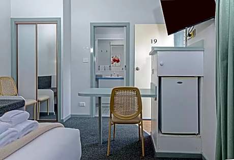 1 Queen Bed Nonsmoking