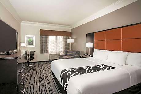 1 King Bed, Non-Smoking